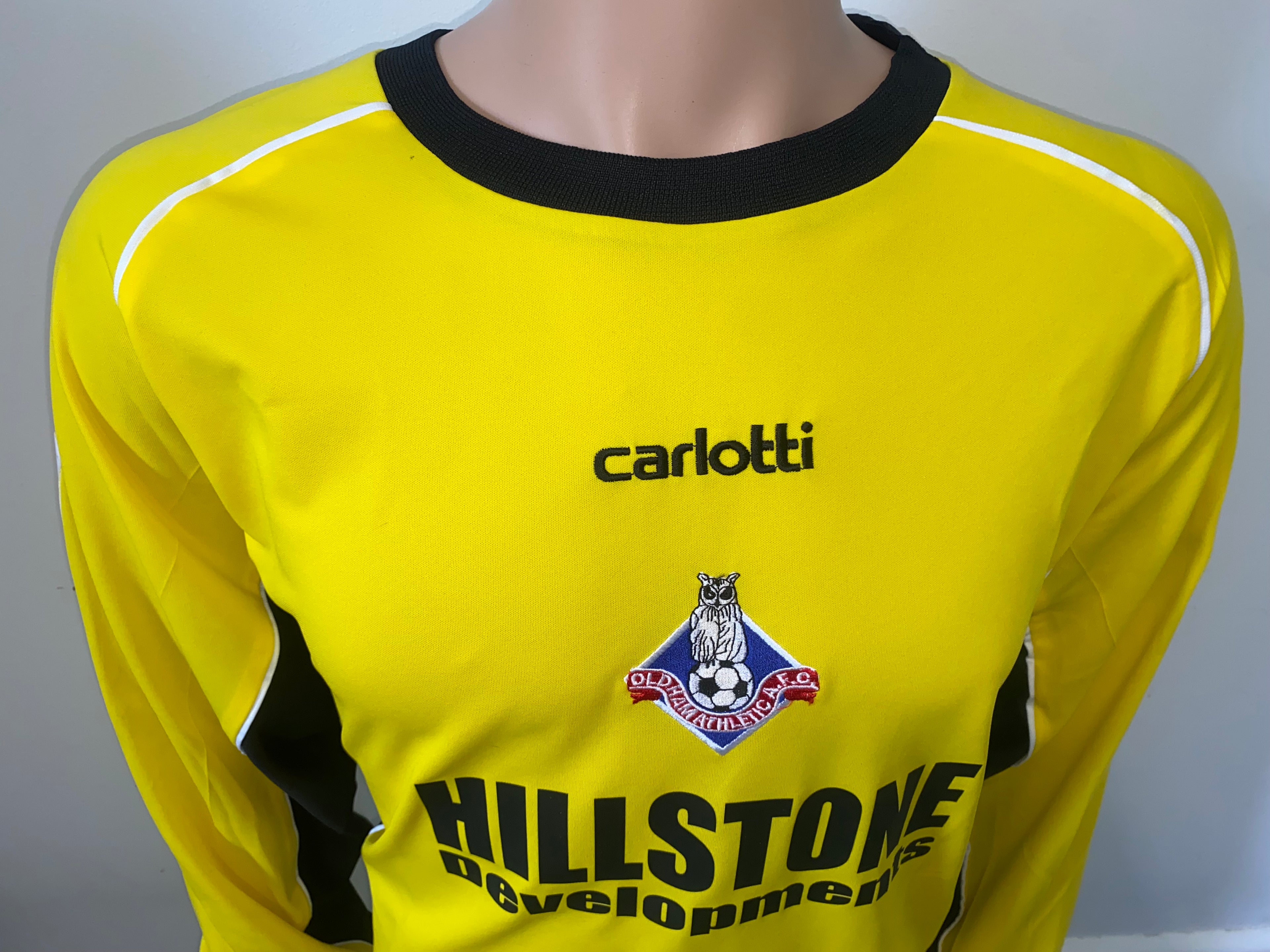 2006/07 OLDHAM ATHLETIC MATCH WORN GOALKEEPERS SHIRT (HOWARTH #13)