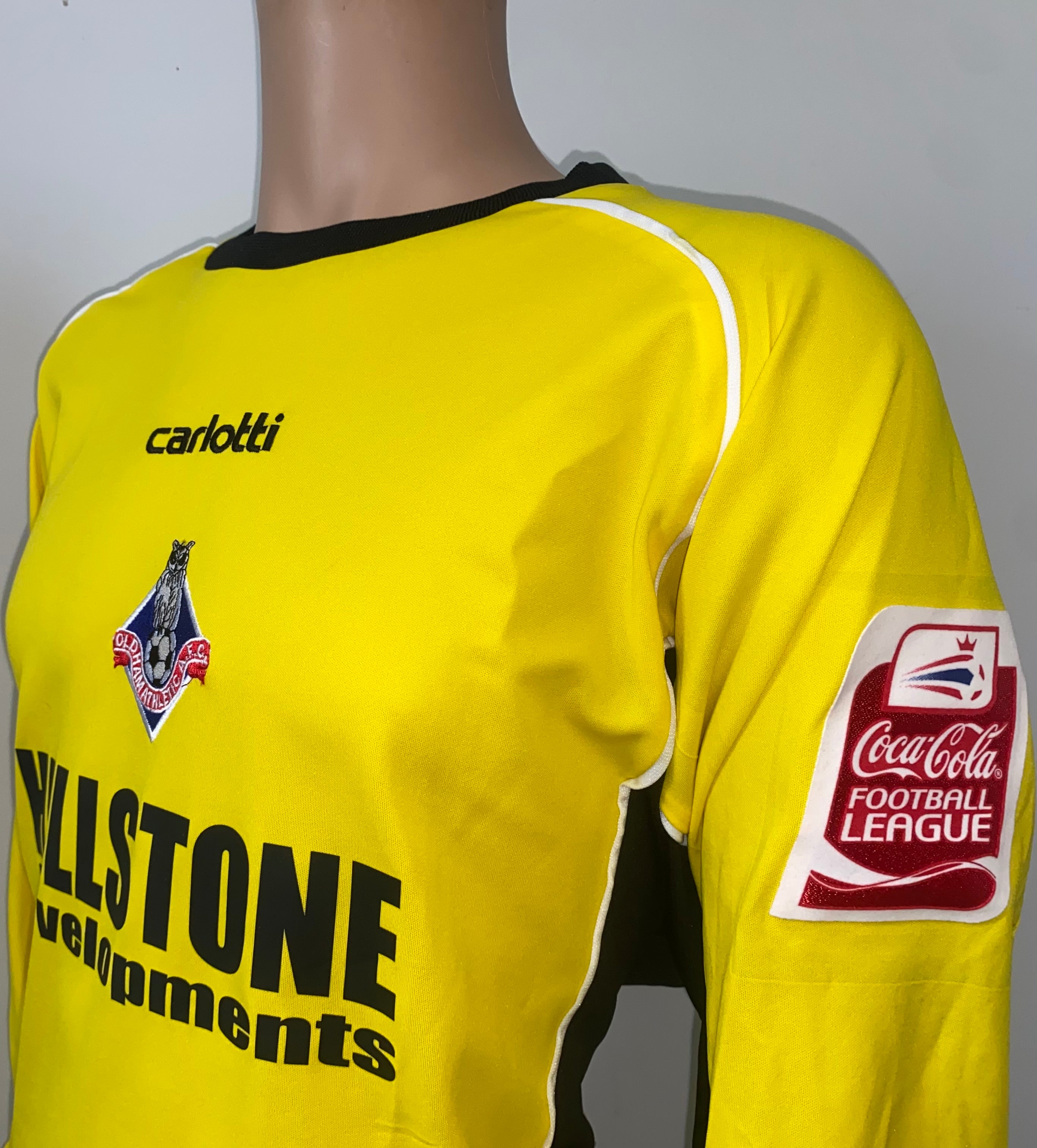 2006/07 OLDHAM ATHLETIC MATCH WORN GOALKEEPERS SHIRT (HOWARTH #13)