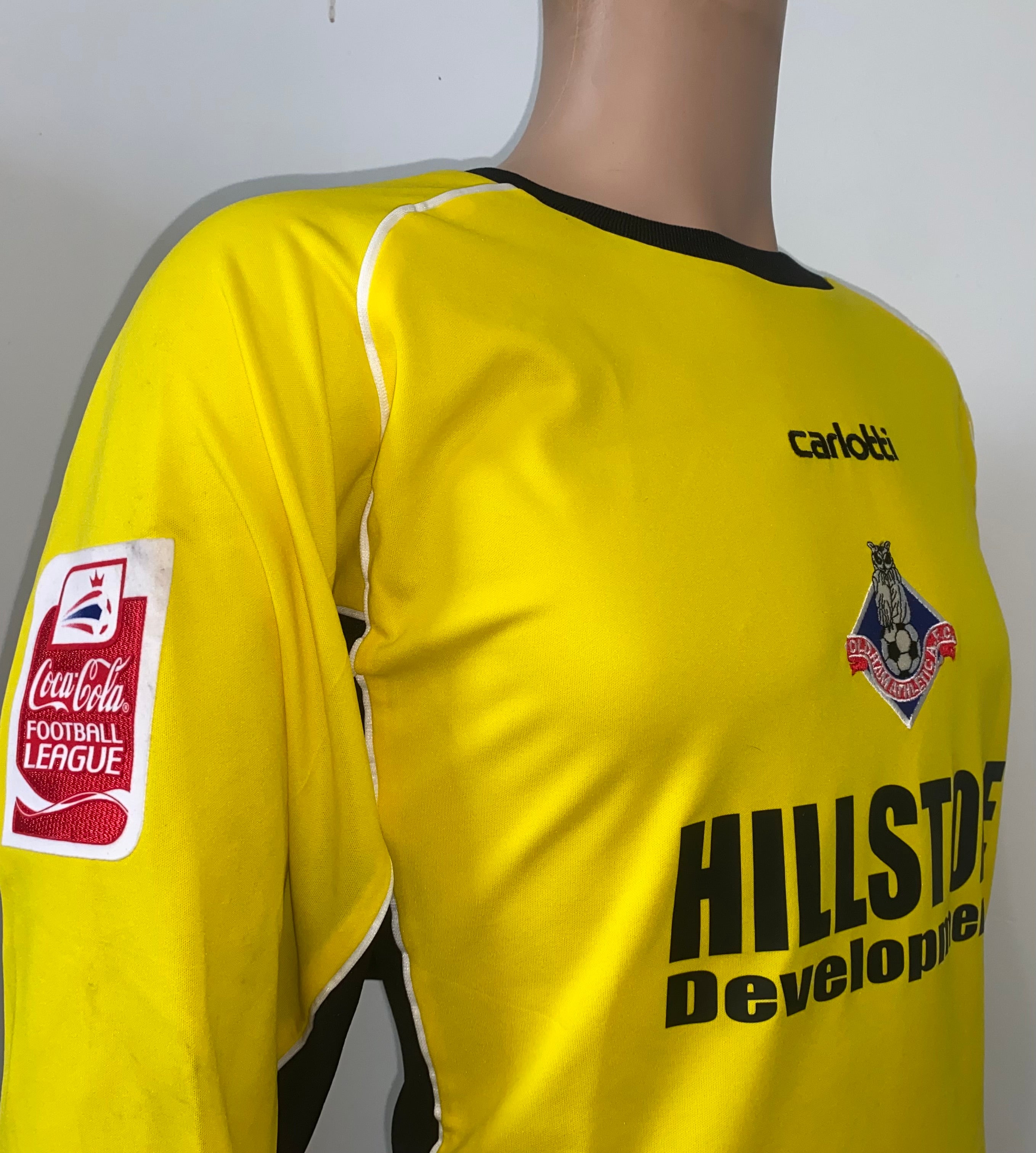 2006/07 OLDHAM ATHLETIC MATCH WORN GOALKEEPERS SHIRT (HOWARTH #13)