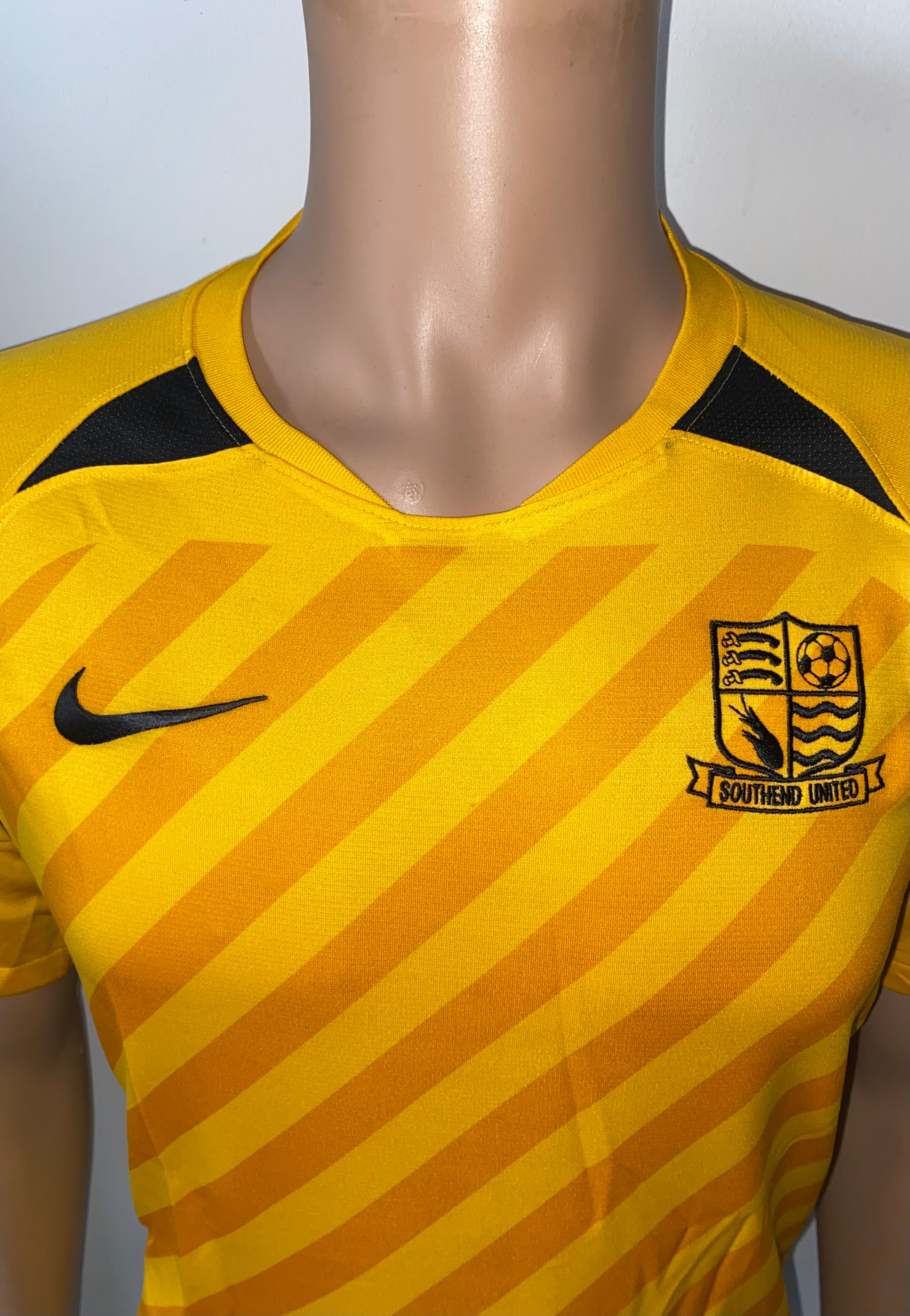 2019/20 SOUTHEND MATCH WORN HOME SHIRT (BARNETT #25 V BLACKPOOL )