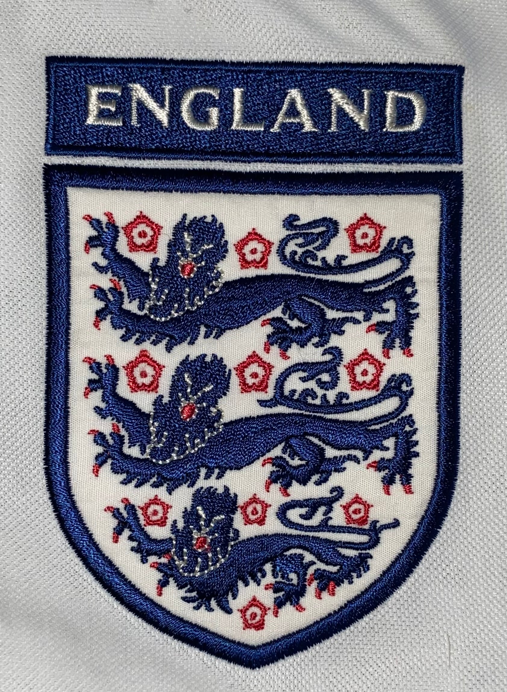 2000 ENGLAND MATCH ISSUE SIGNED HOME SHIRT #5