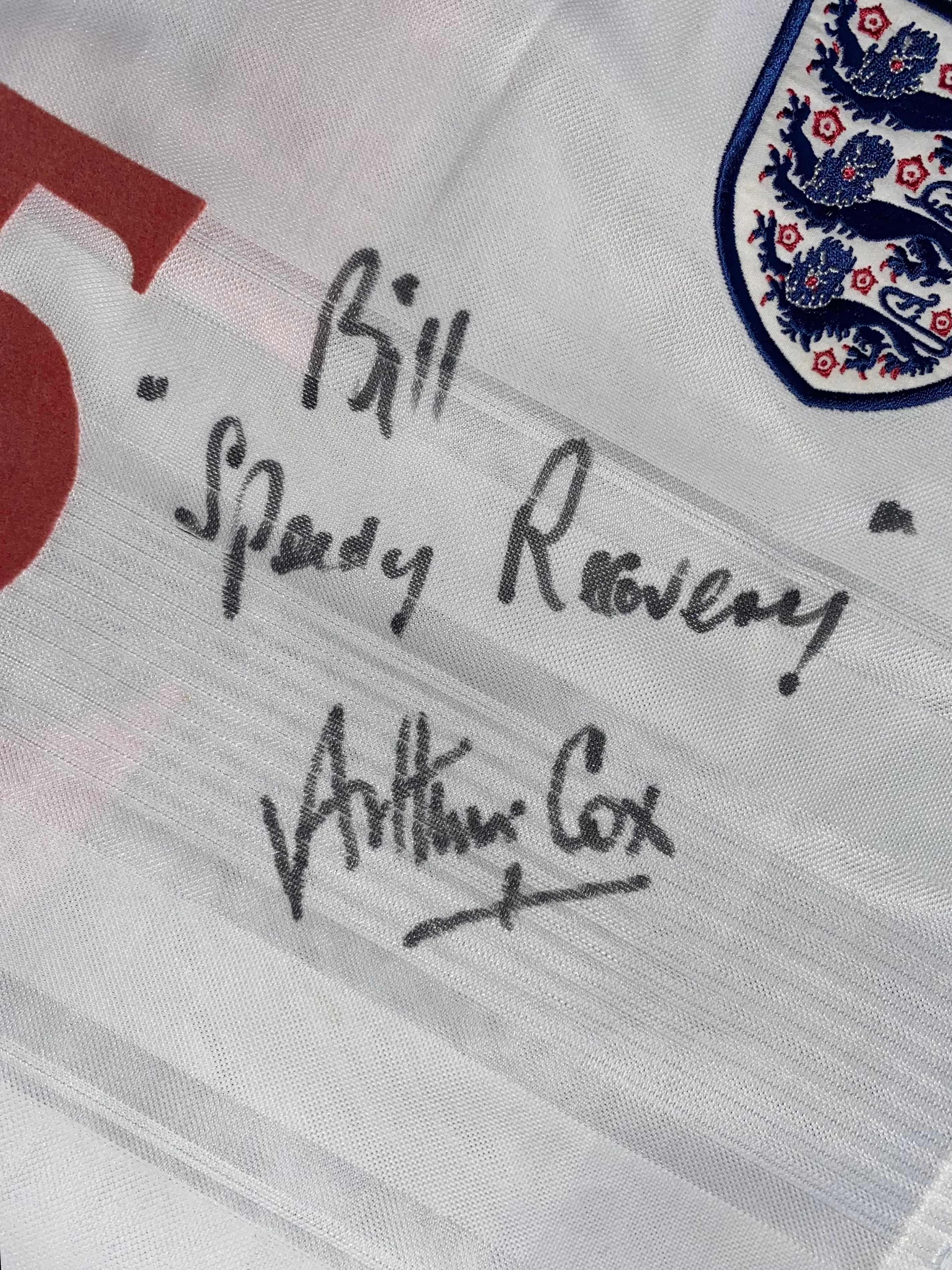 2000 ENGLAND MATCH ISSUE SIGNED HOME SHIRT #5