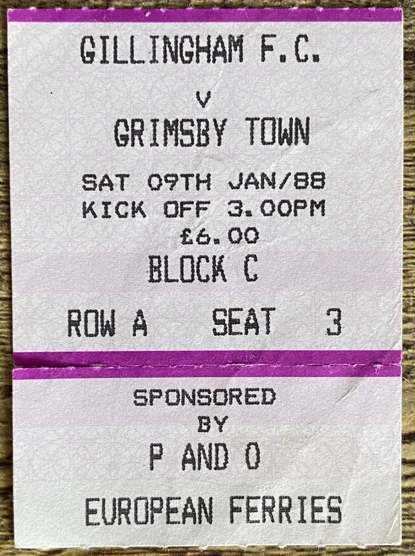 1985/86 ORIGINAL DIVISION 3 TICKET GILLINGHAM V GRIMSBY TOWN