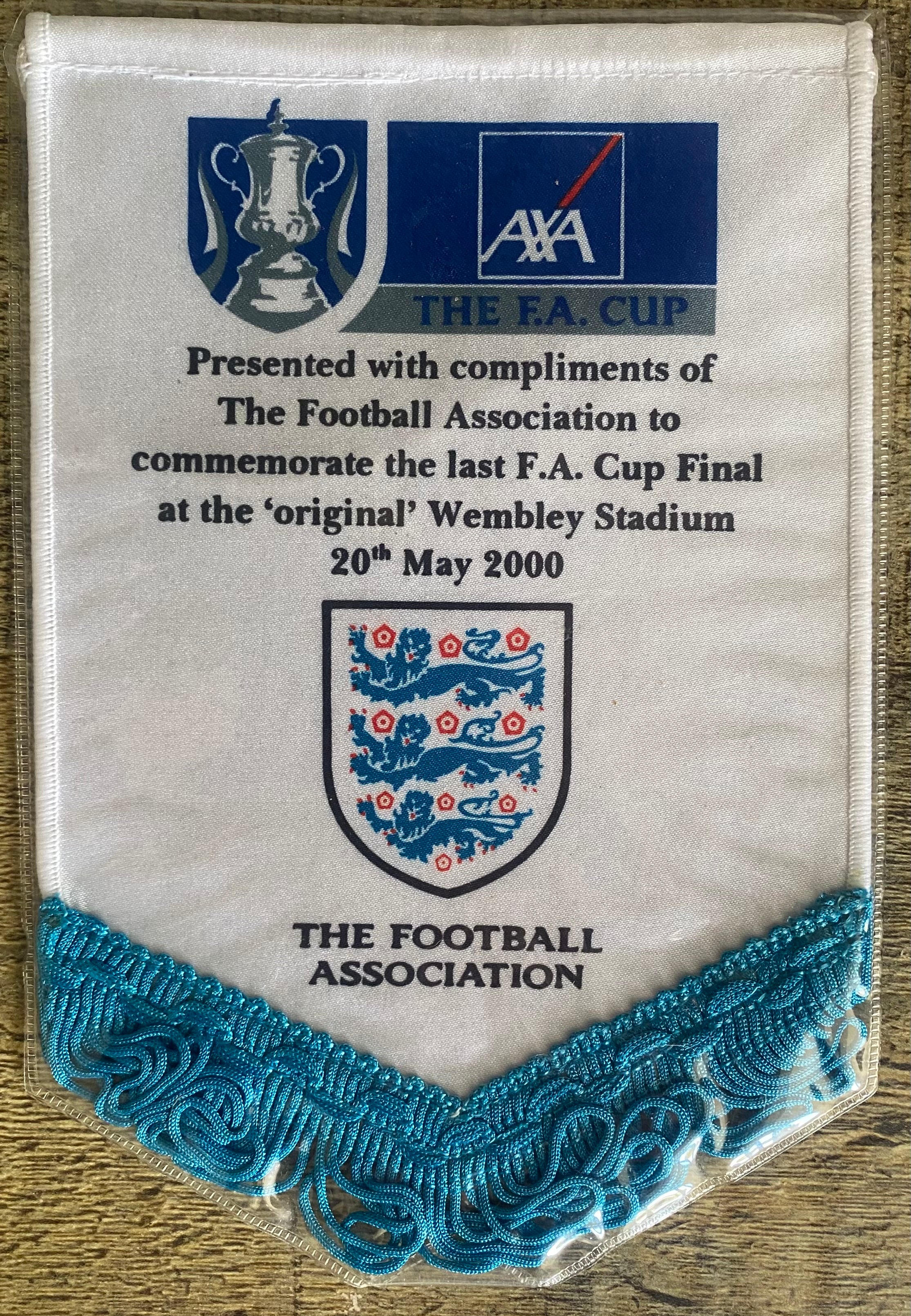 2000 FA CUP FINAL COMMEMORATIVE PENNANT (SEALED)