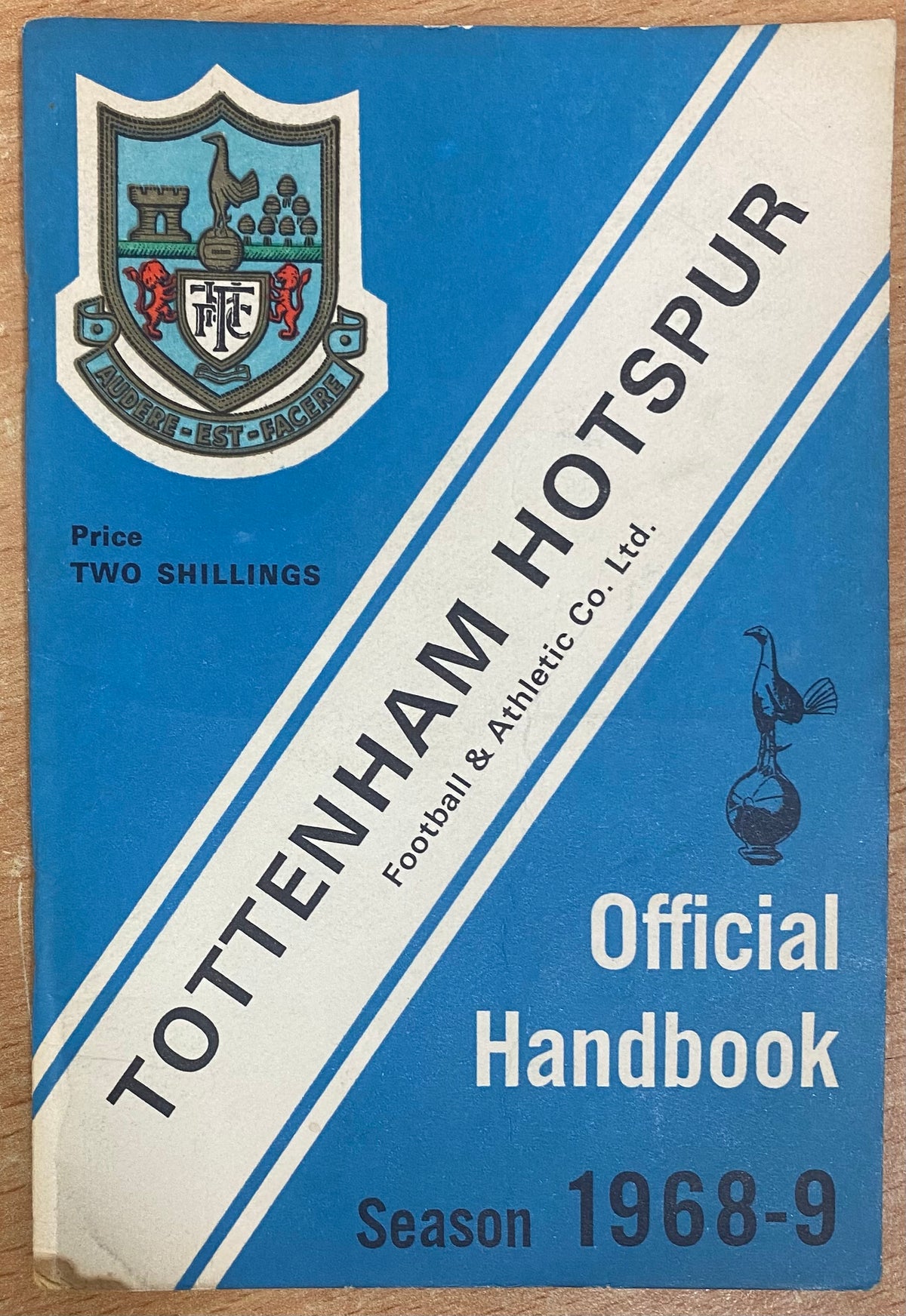 1968/69 ORIGINAL CLUB ISSUED OFFICIAL TOTTENHAM HOTSPUR HANDBOOK