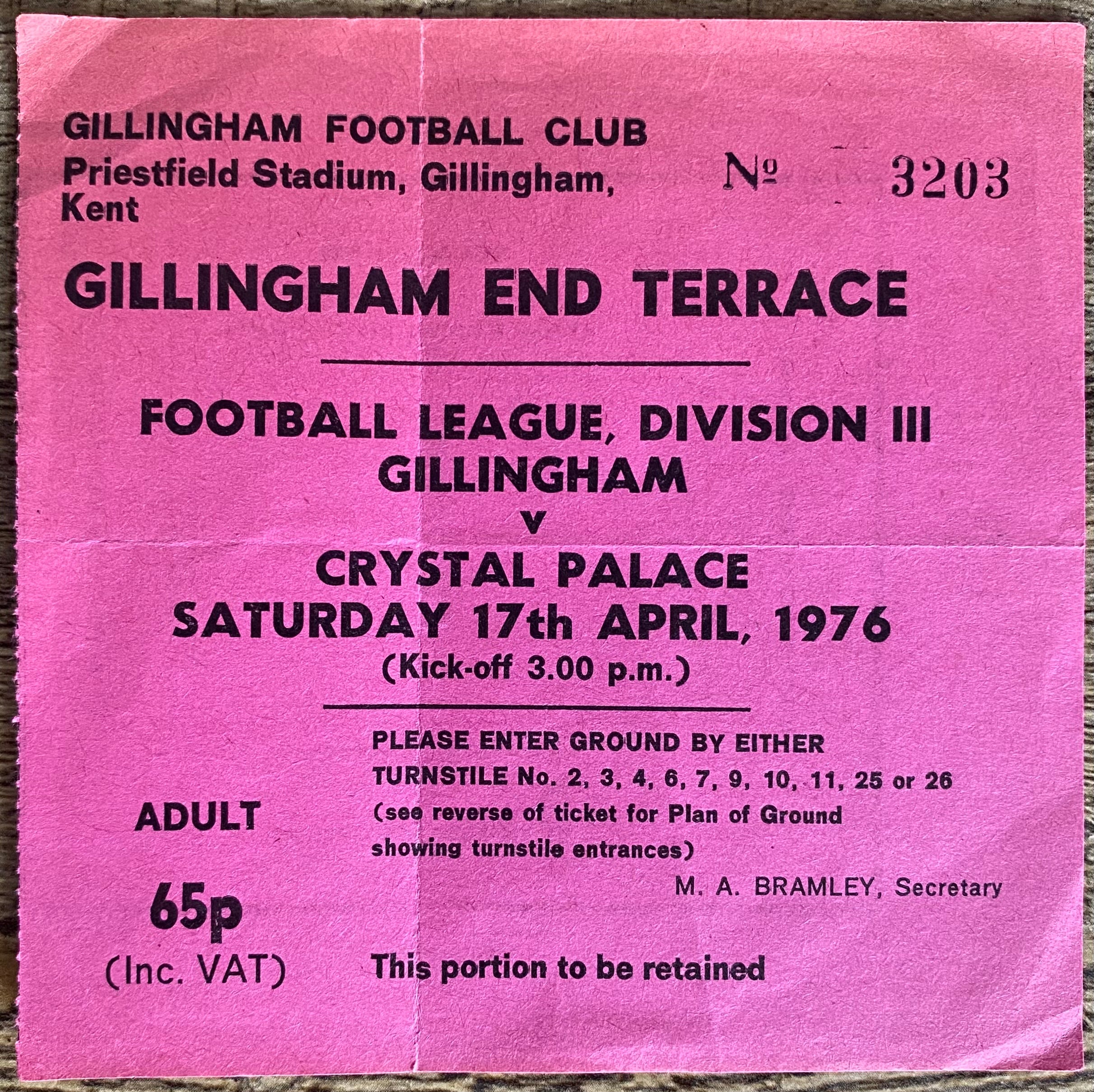 1975/76 ORIGINAL DIVISION 3 TICKET GILLINGHAM V CRYSTAL PALACE