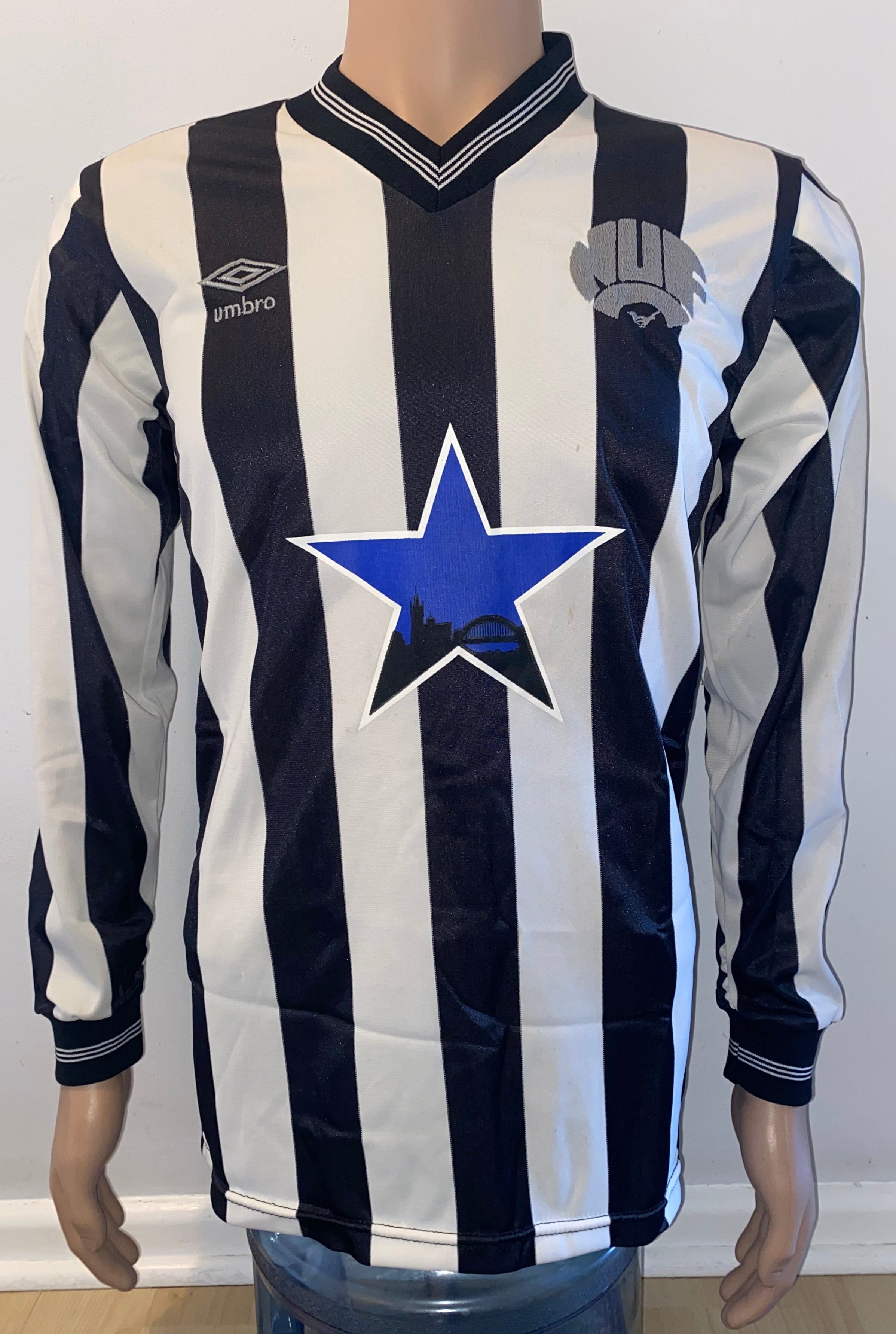 1984/85 NEWCASTLE UNITED MATCH WORN UMBRO HOME SHIRT #7
