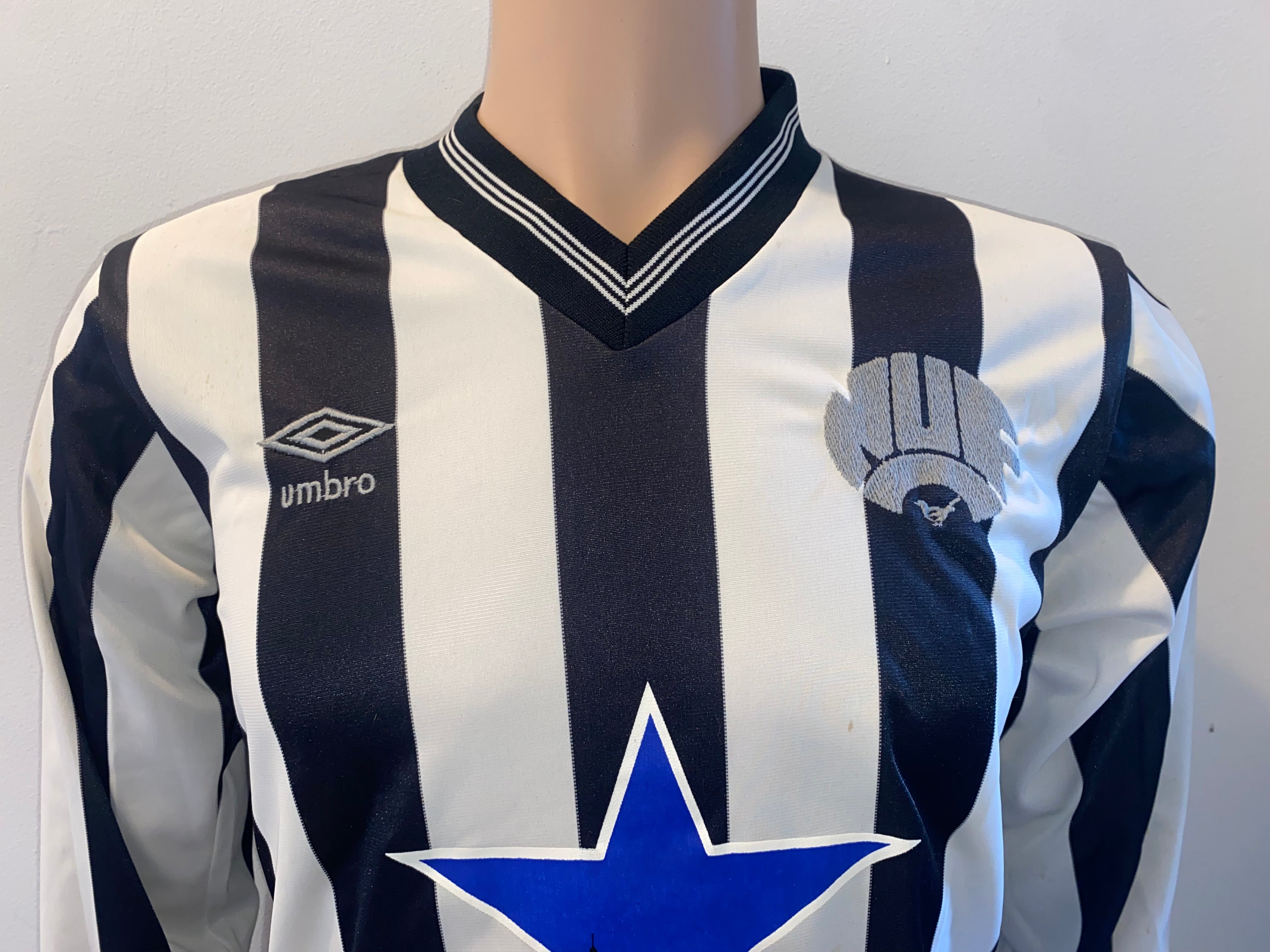 1984/85 NEWCASTLE UNITED MATCH WORN UMBRO HOME SHIRT #7