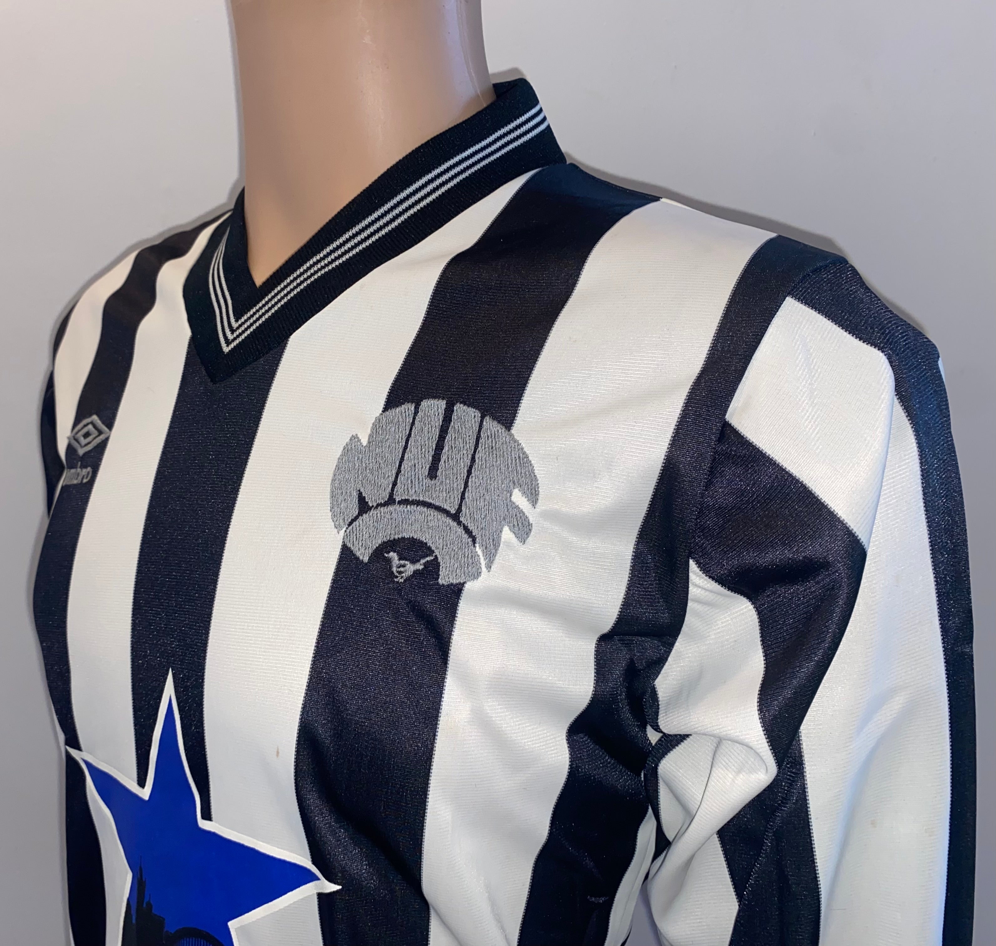1984/85 NEWCASTLE UNITED MATCH WORN UMBRO HOME SHIRT #7