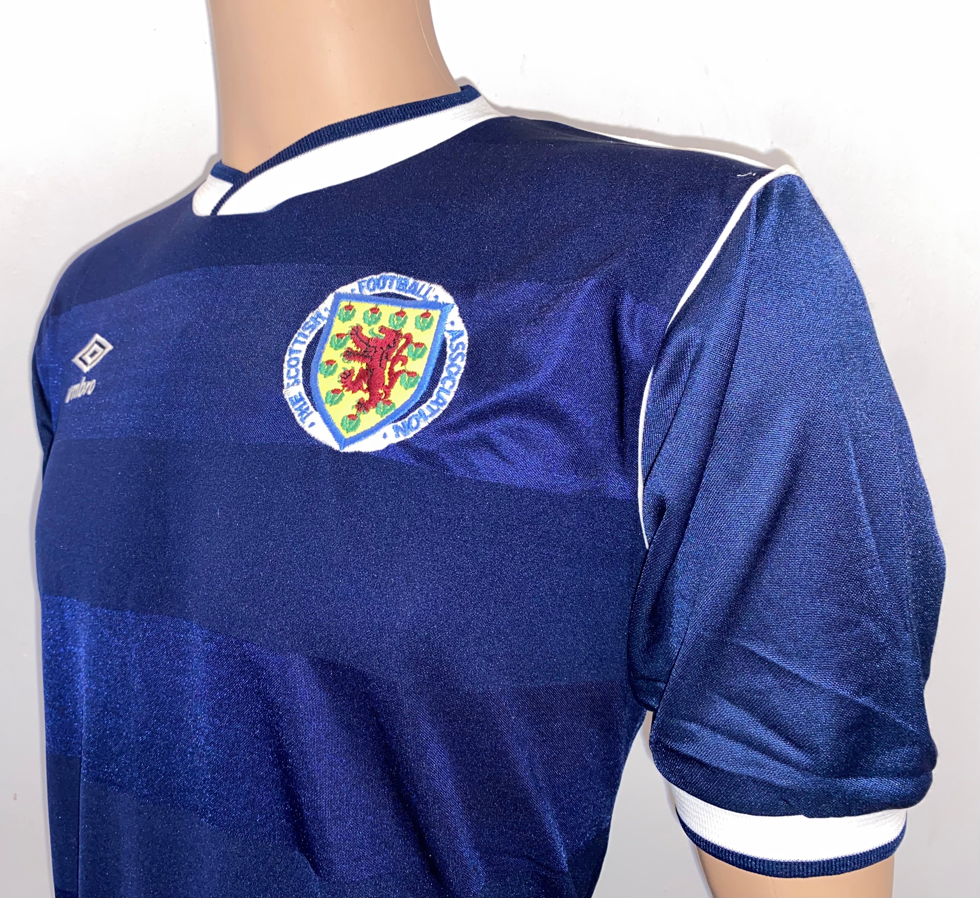 1985/86 SCOTLAND MATCH WORN UMBRO HOME SHIRT #18