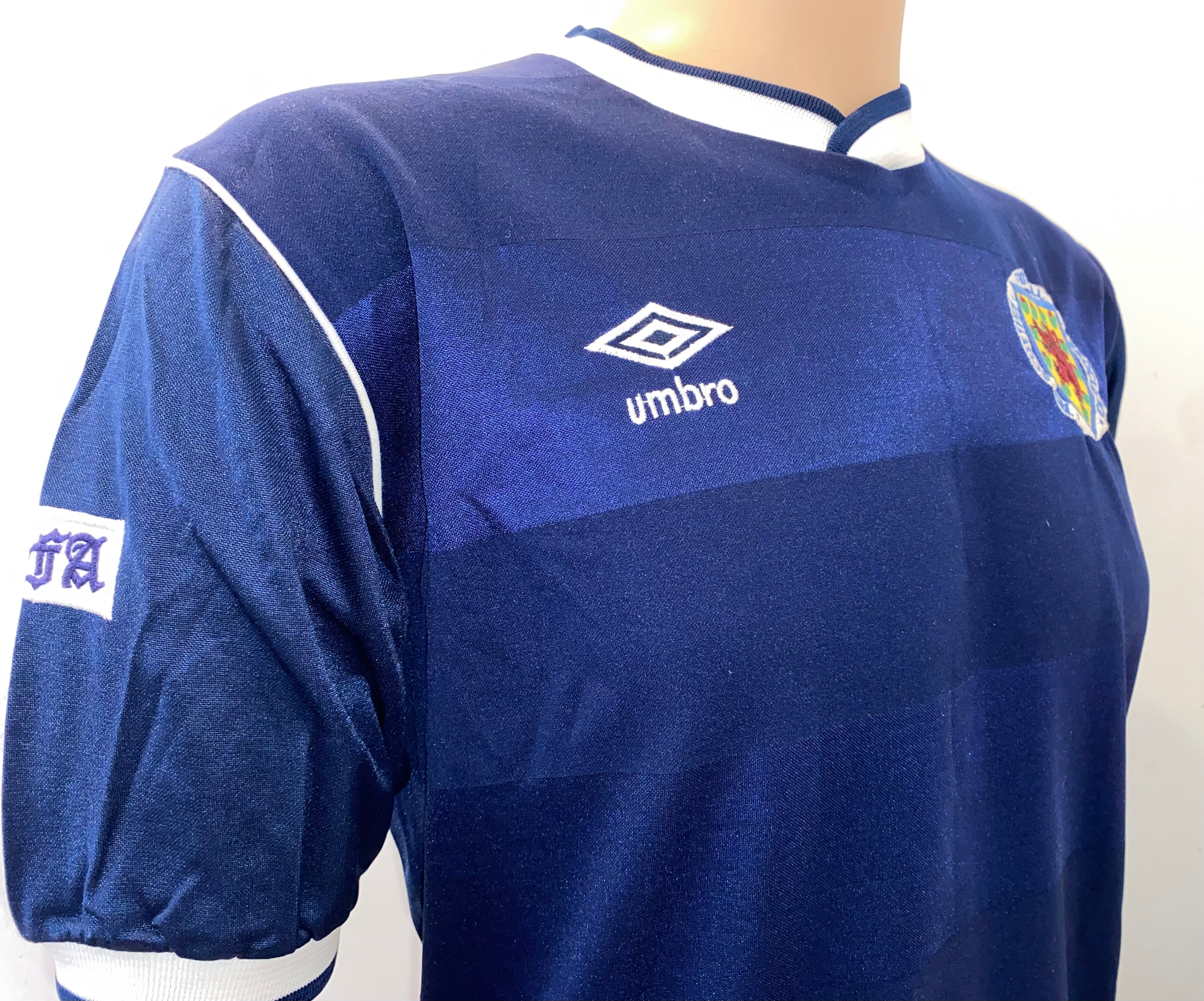 1985/86 SCOTLAND MATCH WORN UMBRO HOME SHIRT #18