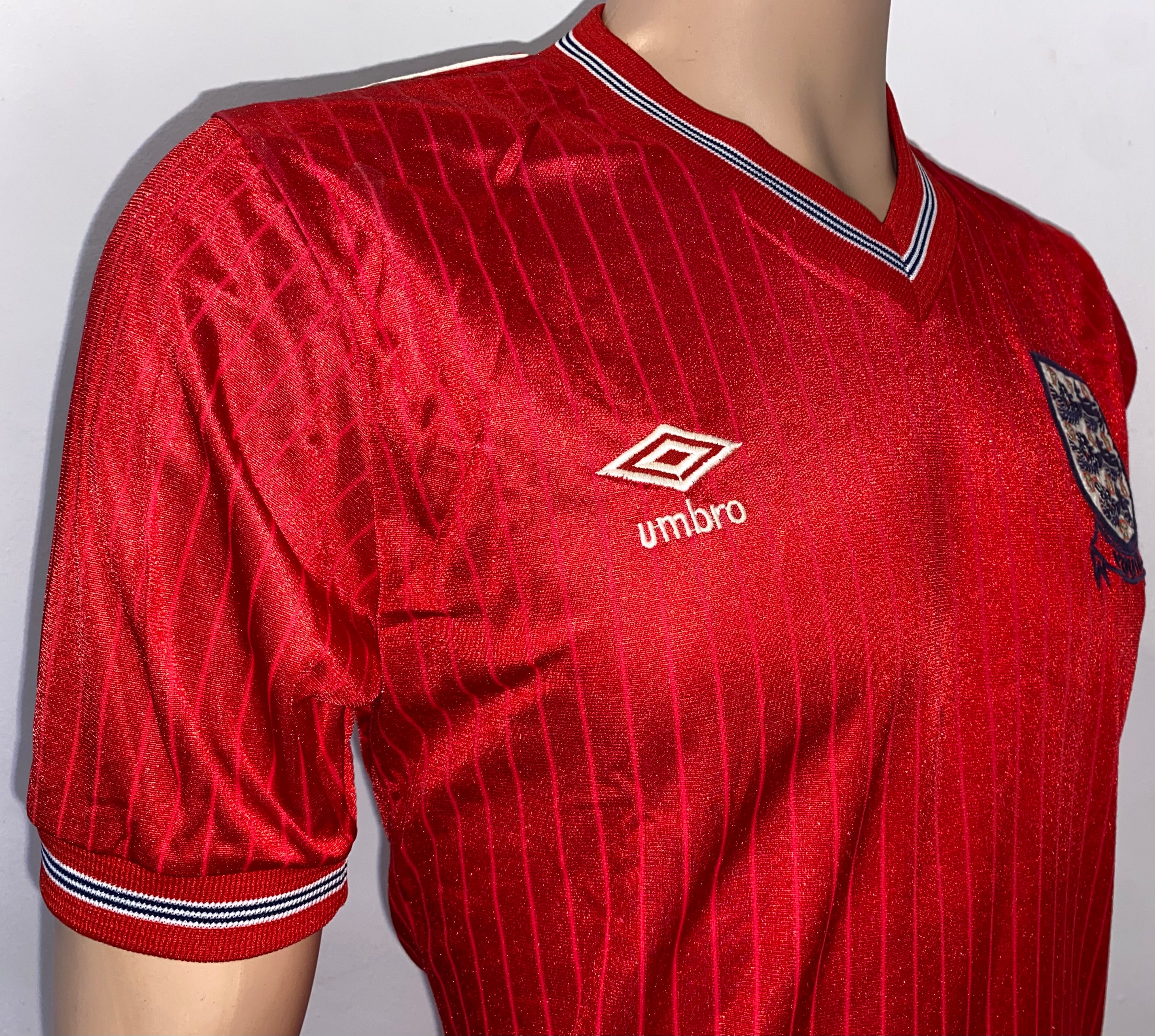 1986/87 MATCH WORN UMBRO ENGLAND YOUTH U18 AWAY SHIRT #16 (MARK ROBINS)