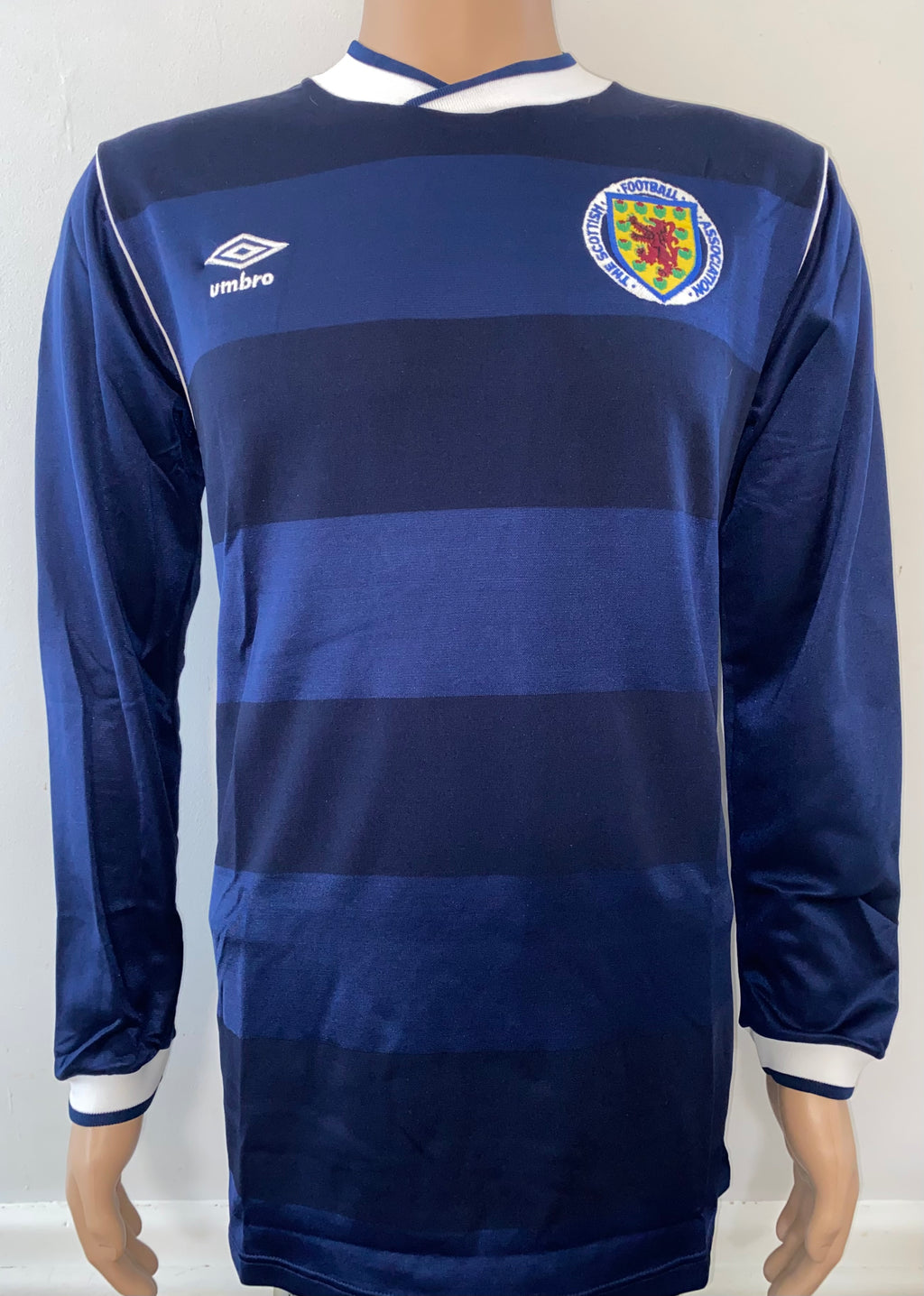 1985-86 SCOTLAND MATCH ISSUE HOME L/S SHIRT (ALBISTON #19)
