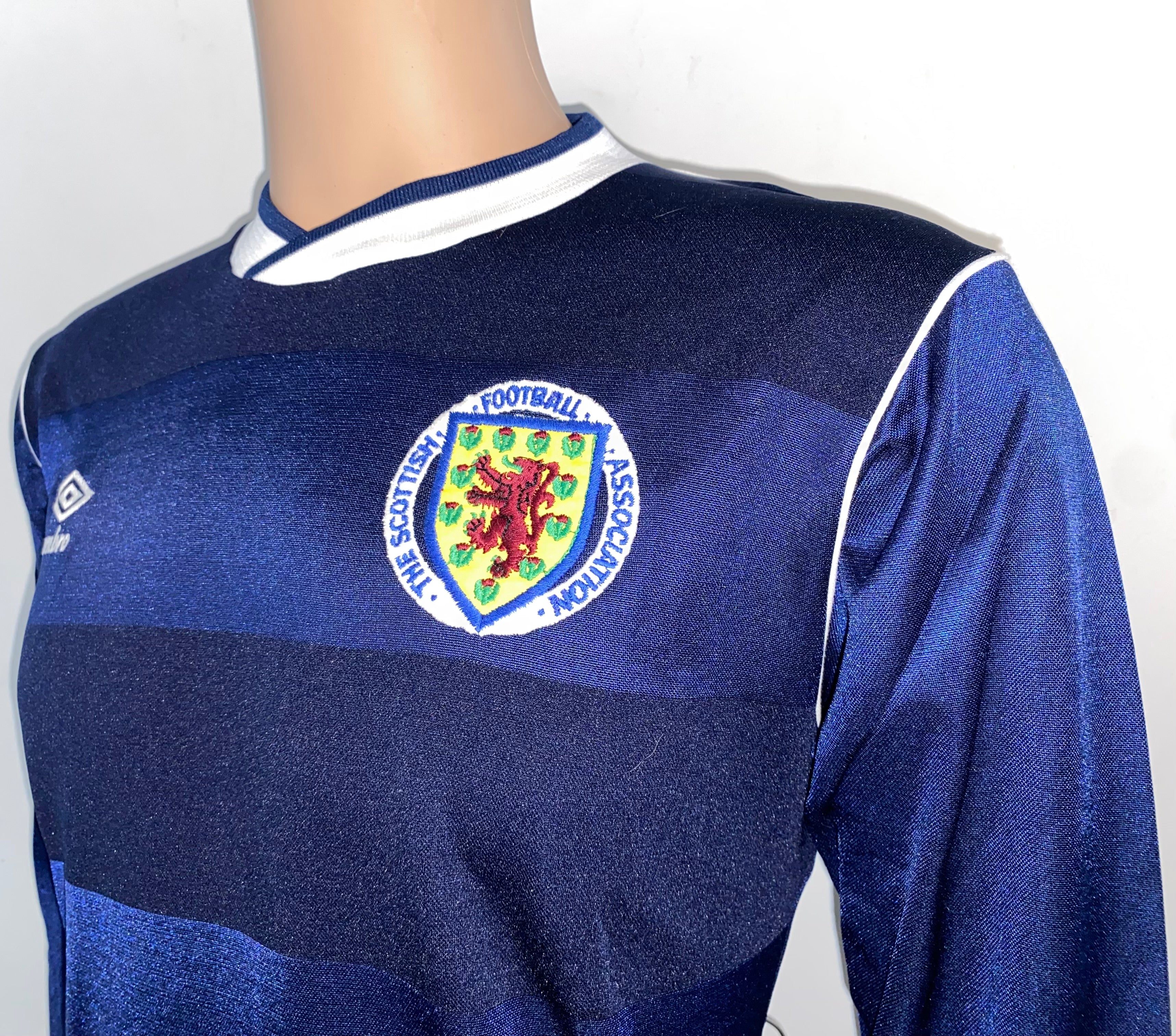 1985-86 SCOTLAND MATCH ISSUE HOME L/S SHIRT (ALBISTON #19)