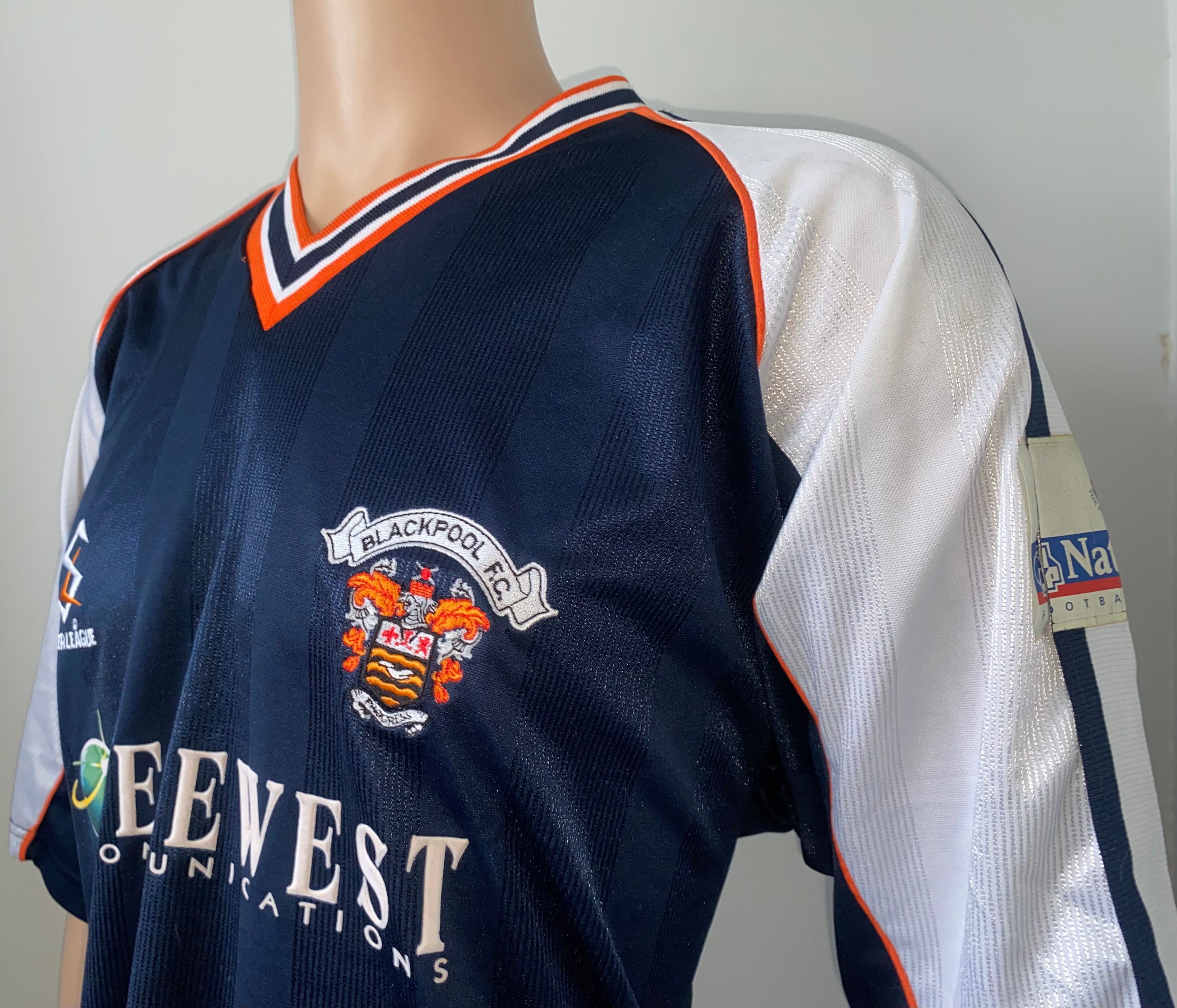 1999/2000 BLACKPOOL MATCH WORN AWAY SHIRT (THOMPSON #17)