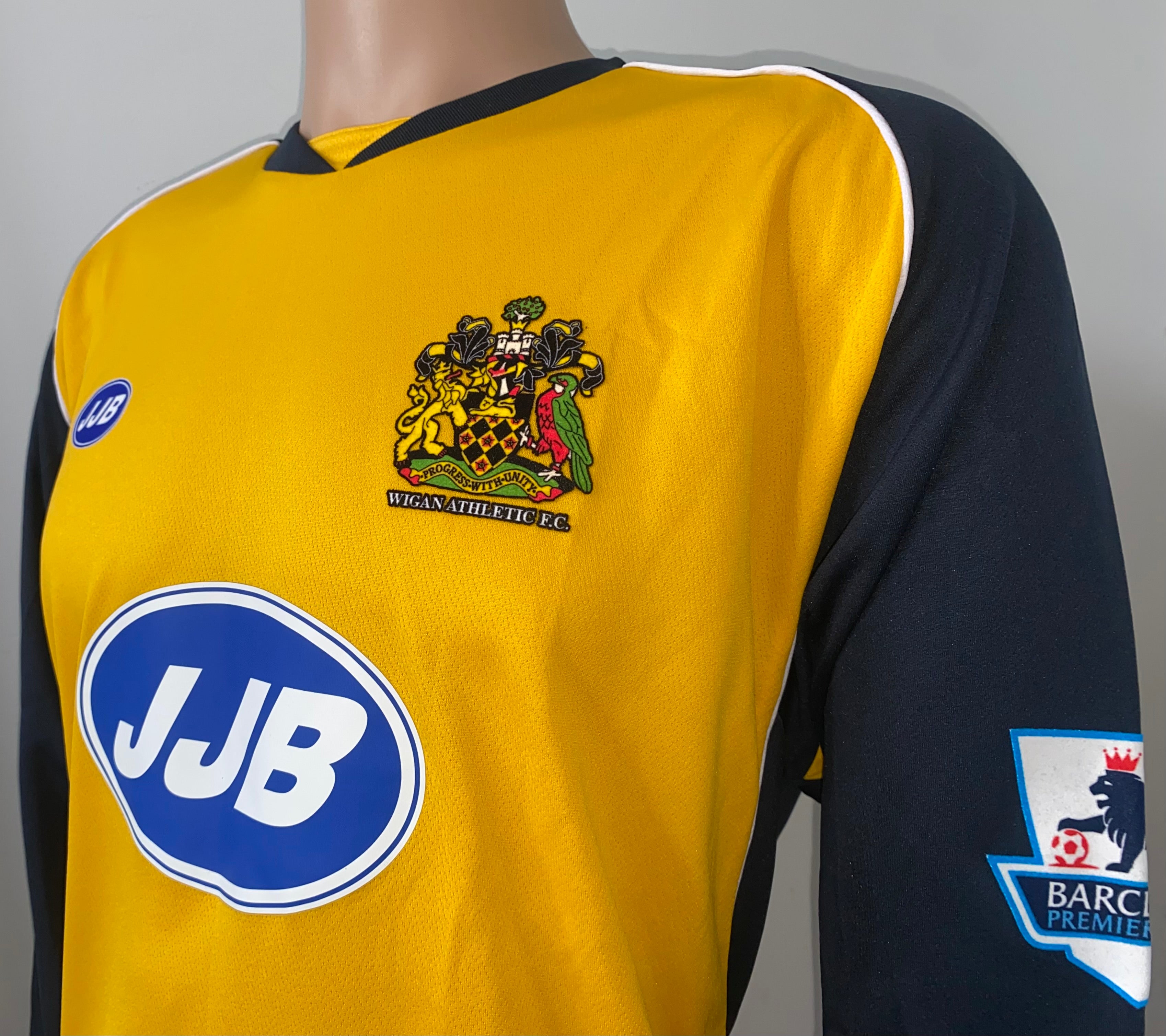 2005/06 WIGAN ATHLETIC MATCH WORN AWAY SHIRT (ROBERTS #30)