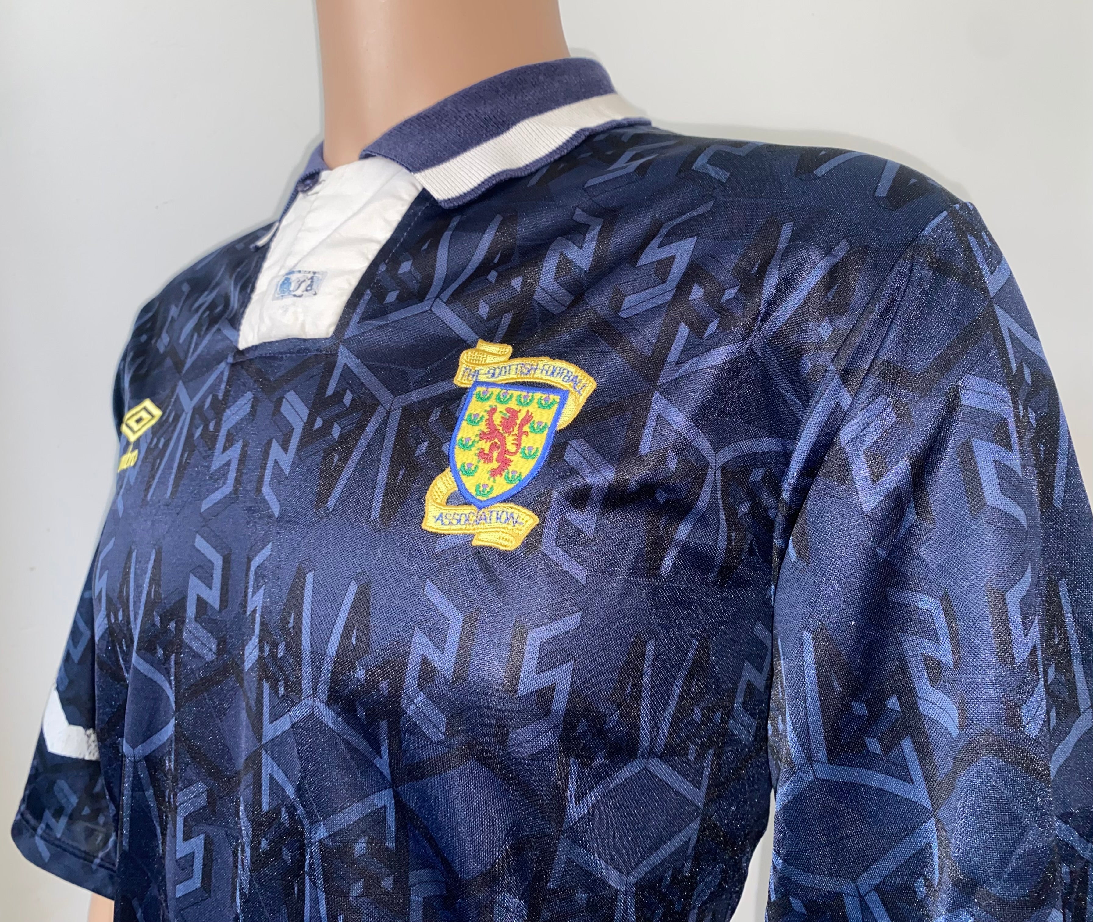 1992-1993 MATCH WORN SCOTLAND HOME SHIRT #8