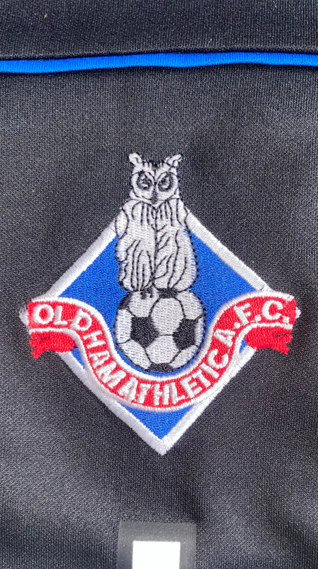 2005/06 OLDHAM ATHLETIC MATCH WORN AWAY SHIRT (BARLOW #29)