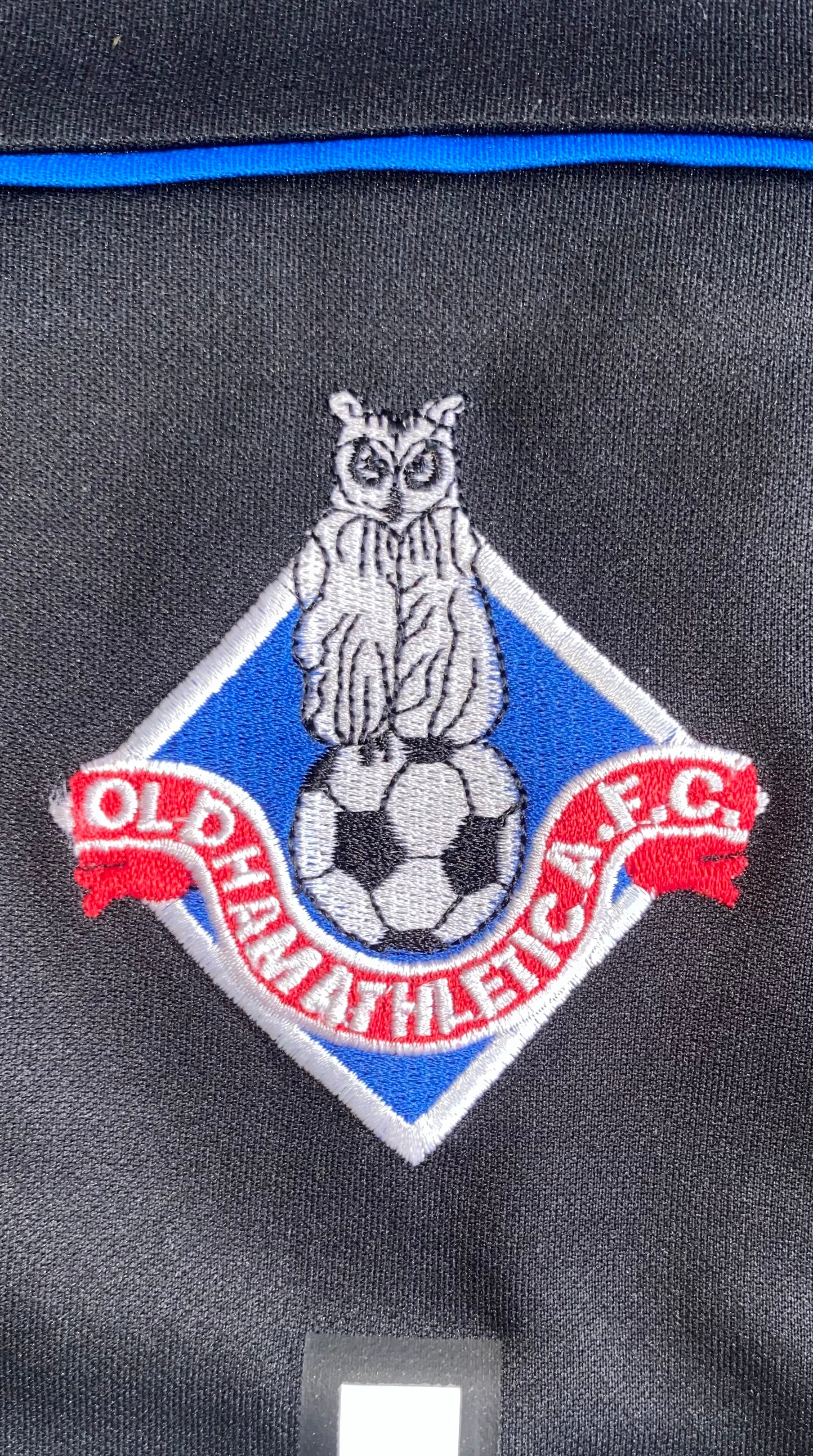 2005/06 OLDHAM ATHLETIC MATCH WORN AWAY SHIRT (BARLOW #29)