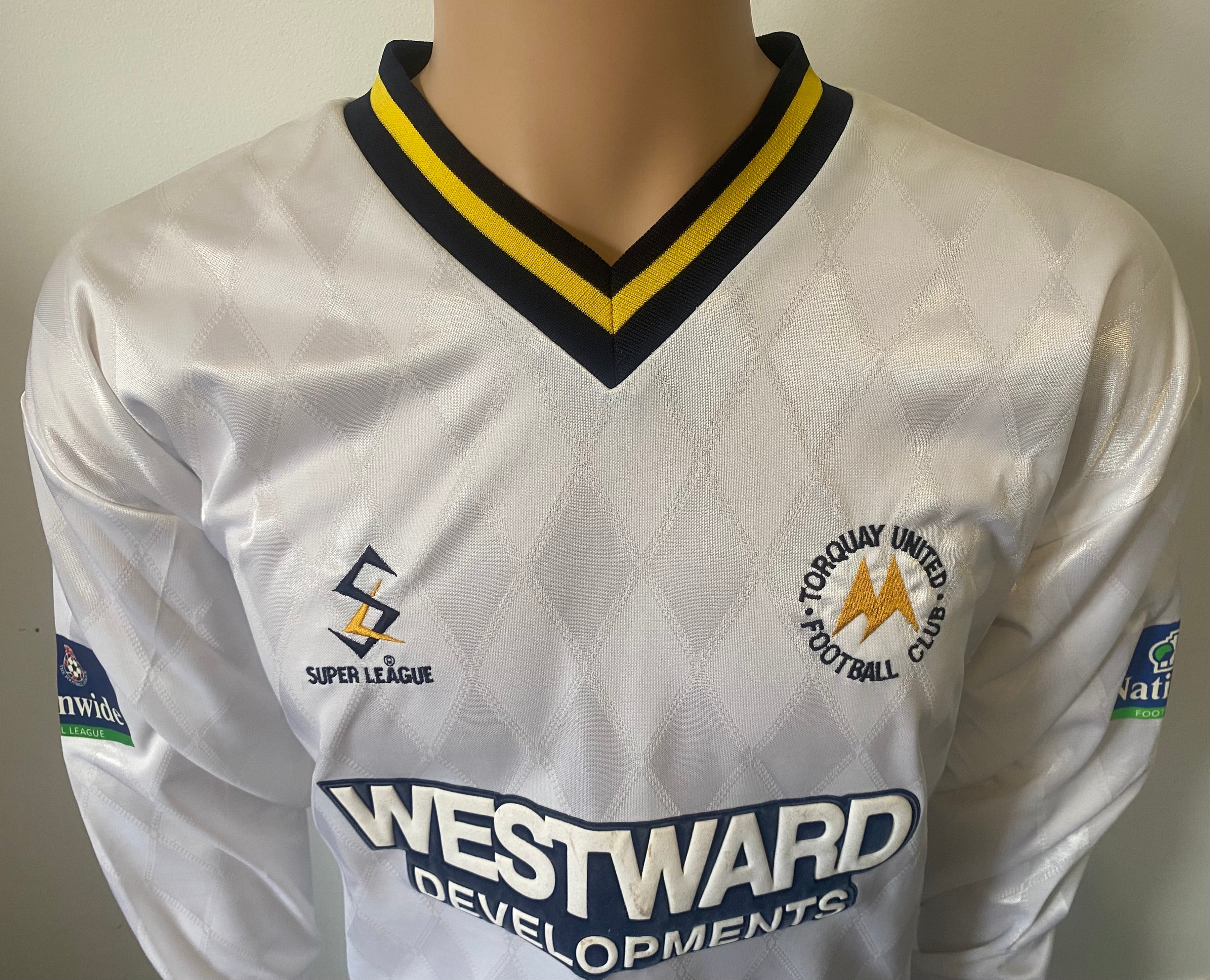 1999/2000 TORQUAY UNITED MATCH WORN AWAY SHIRT NICHOLS #18)