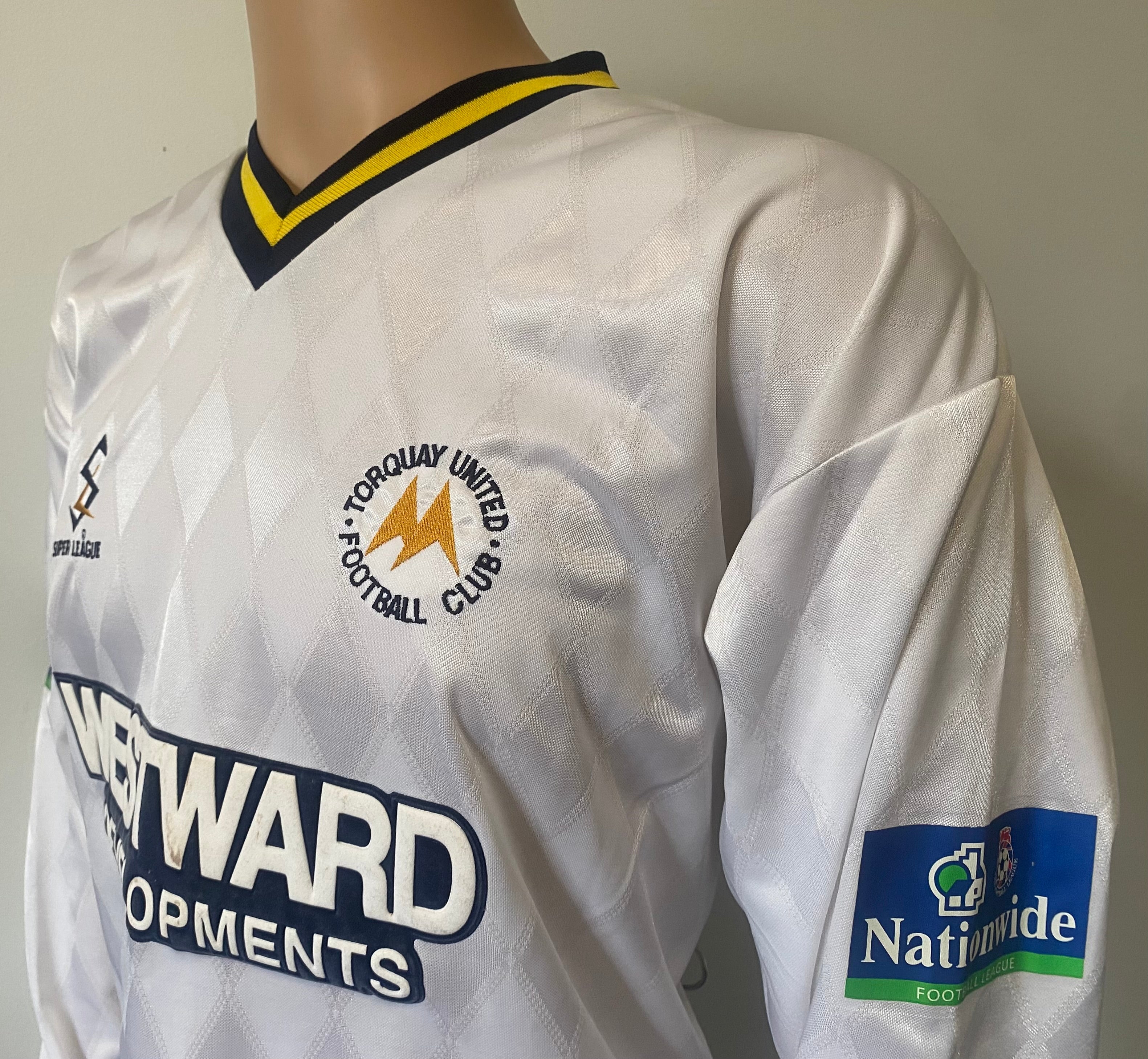 1999/2000 TORQUAY UNITED MATCH WORN AWAY SHIRT NICHOLS #18)