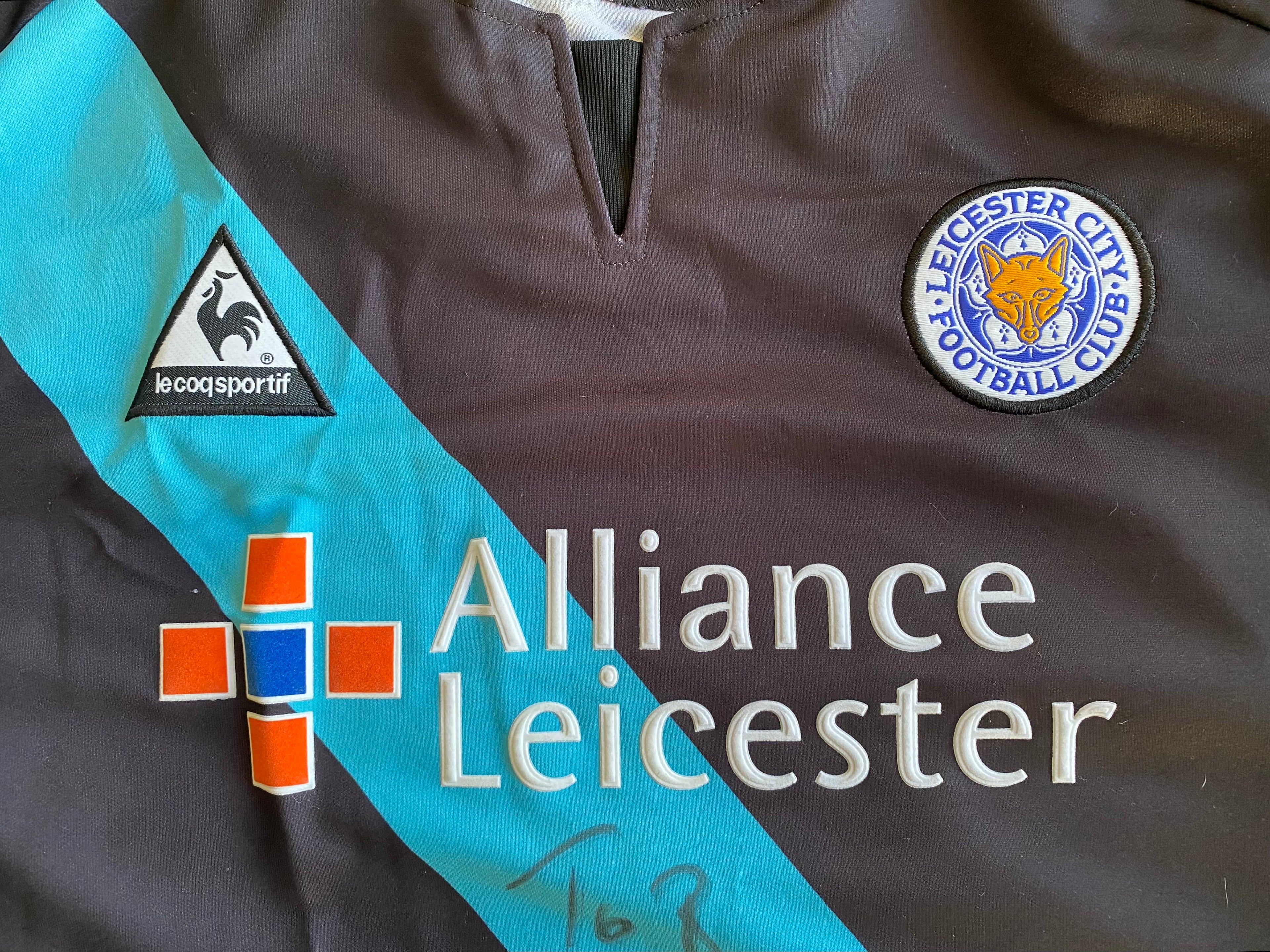 2003/04 LEICESTER CITY MATCH WORN AWAY SHIRT (SINCLAIR #3)