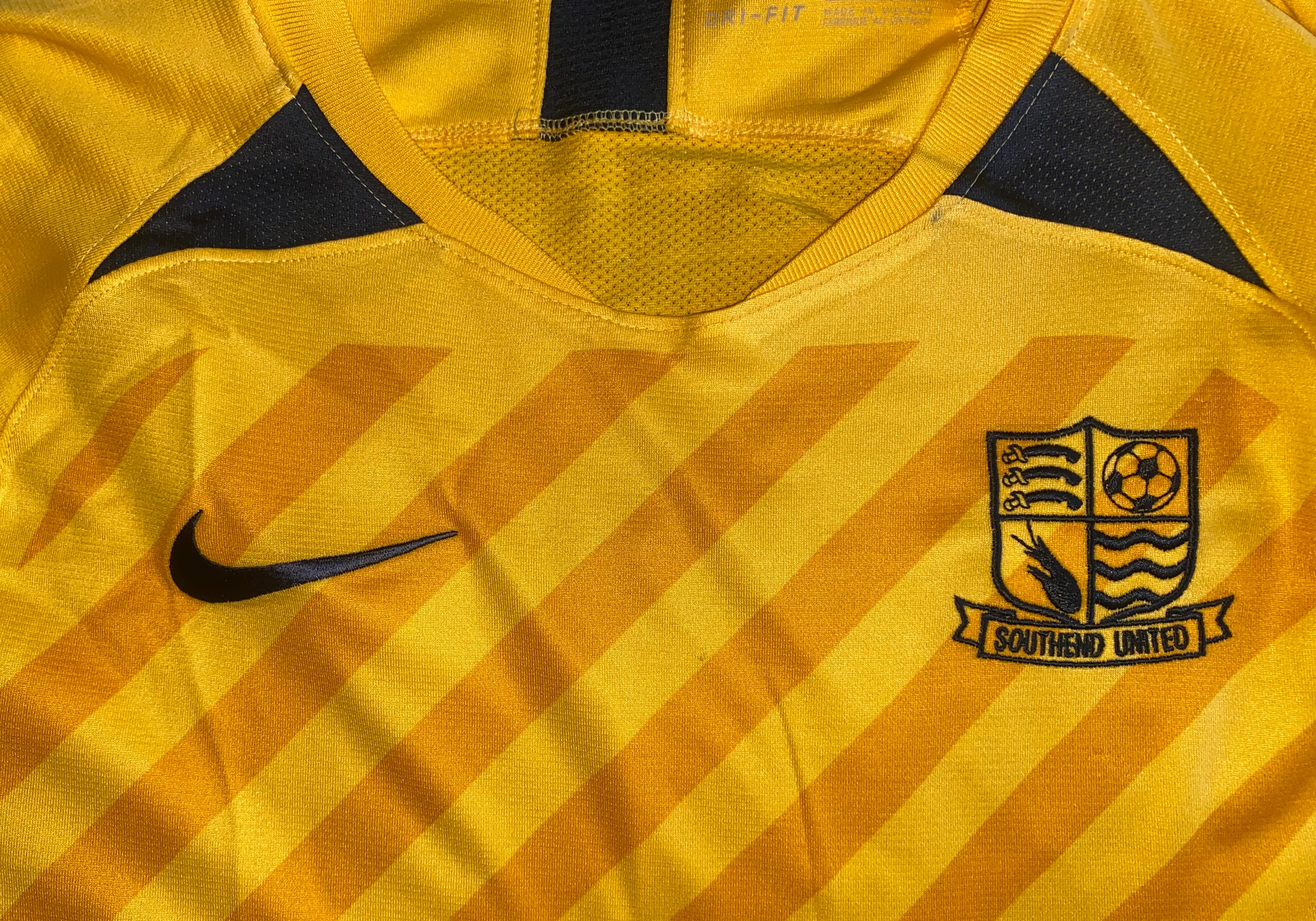 2019/20 SOUTHEND MATCH WORN HOME SHIRT (BARNETT #25 V BLACKPOOL )